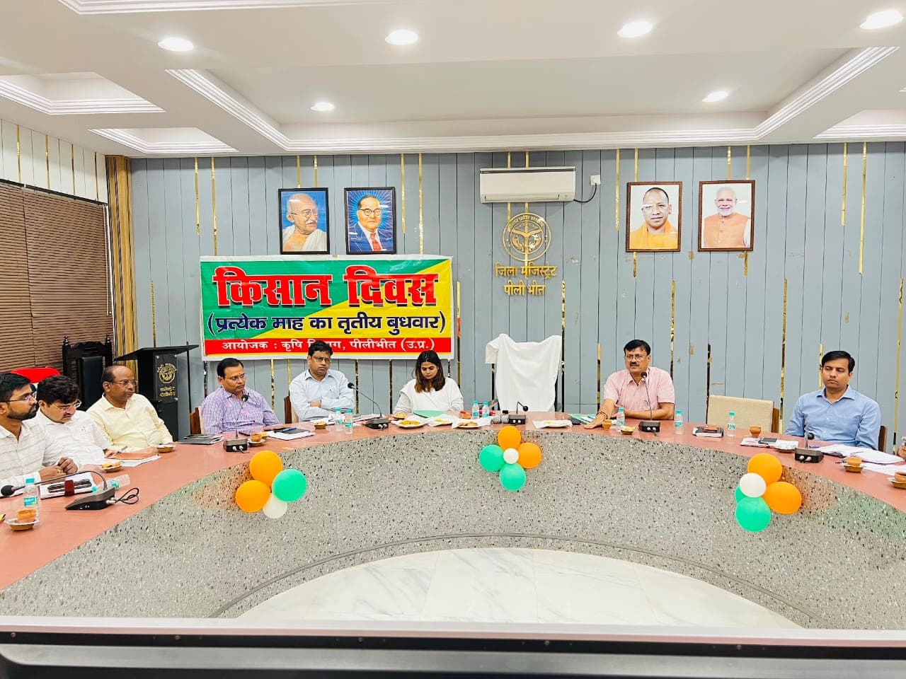 पीलीभीत में किसान दिवस का आयोजन फार्मर रजिस्ट्री और कृषि समस्याओं पर चर्चा*
